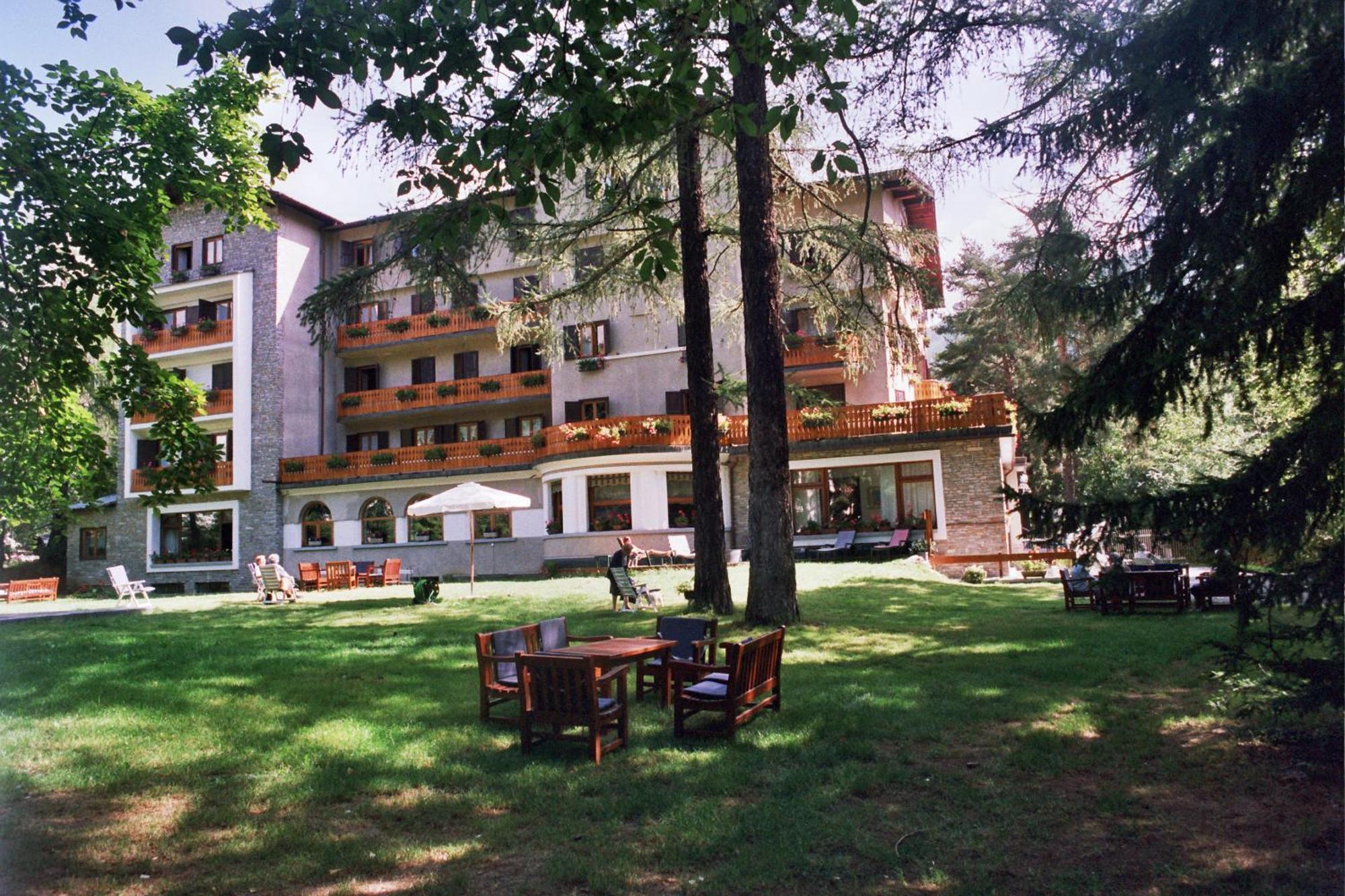 Hotel Des Geneys 4*